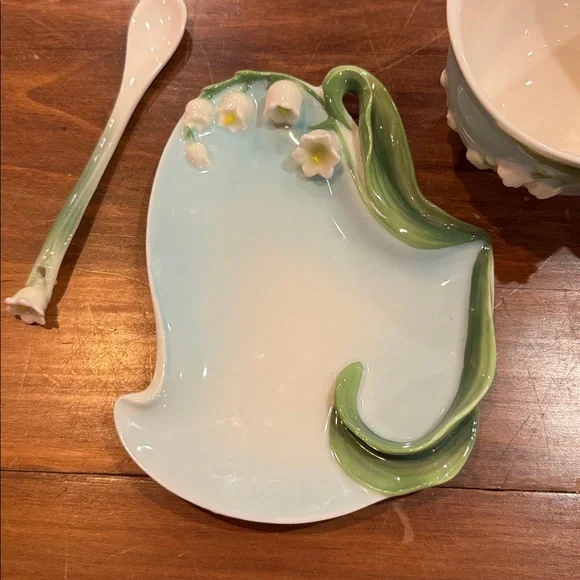 NWOT Two’s Company Teacup Saucer Spoon Set Garden Tea Cottagecore Lily Of Valley - Picture 9 of 13